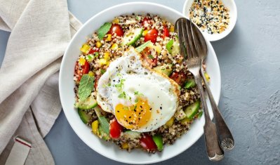 Jarní tabouleh s vejcem