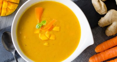 Polévka z mrkve, manga a zázvoru