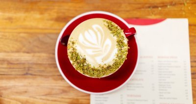 Pistáciové cappuccino ve stylu dubajské čokolády