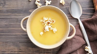 Popcornová polévka