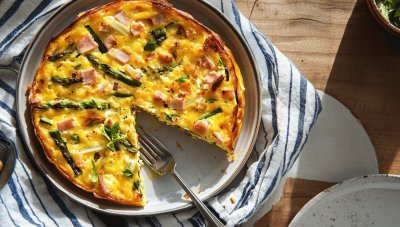 Těstovinová frittata se zeleným chřestem