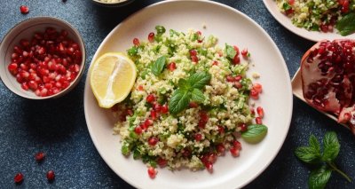 Kuskus s granátovým jablkem