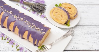 Citronová roláda s levandulovou polevou