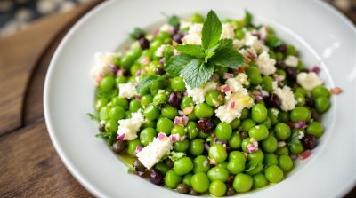 Hráškovo-mátový salát s kozím sýrem