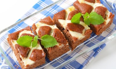 Hrníčkový kakaovo-tvarohový koláč