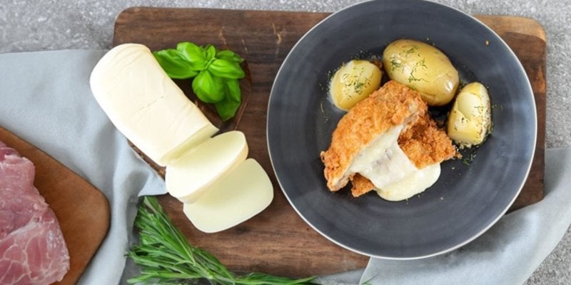 Smažený vepřový řízek s mozzarellou