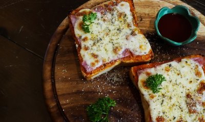 Zapečené pizza toasty