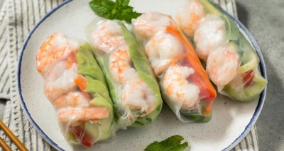 Letní závitky se zeleninou a krevetami