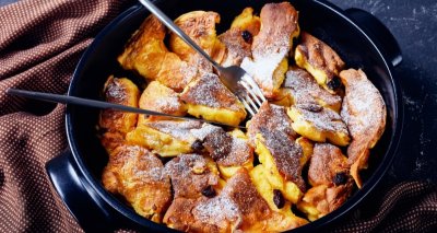 Krupicový trhanec s ovocem a mandlovými lupínky