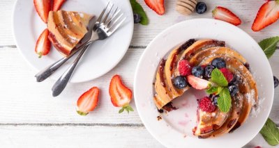 Jahodová bábovka s tvarohem