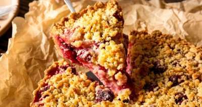 Višňový koláč s křupavou drobenkou