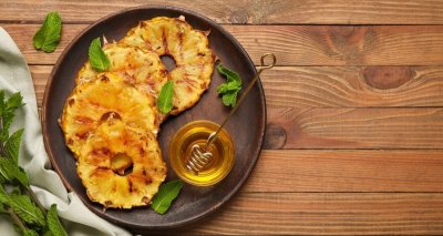 Grilovaný ananas s medem