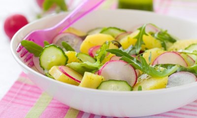 Letní salát z nových brambor