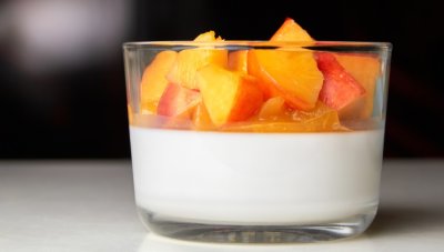 Panna cotta s broskvemi