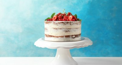 Letní dort s jahodovým mascarpone krémem