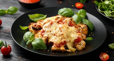 Zapečený květákový steak se sýrem