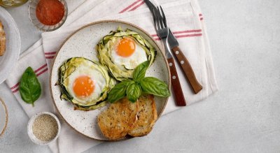 Cuketová hnízda se sázeným vejcem