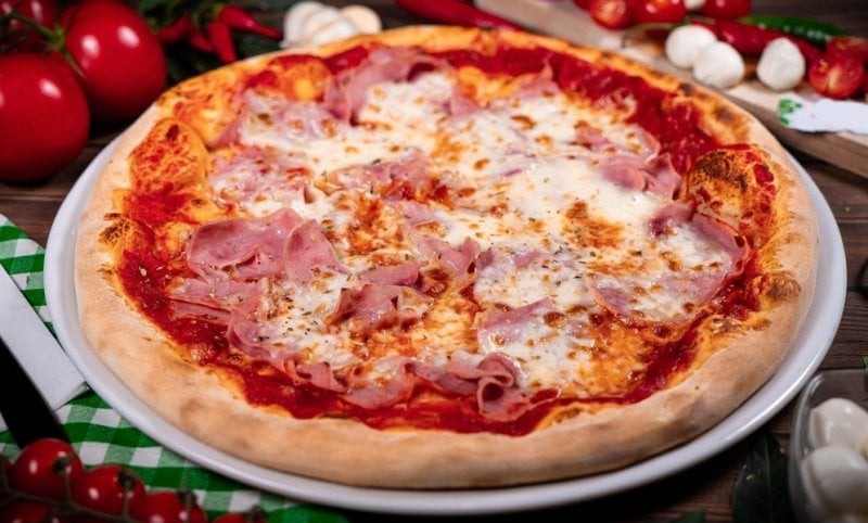 Šunková pizza