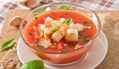 Studená zeleninová polévka