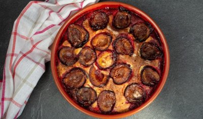 Vídeňský tvarohový koláč se švestkami