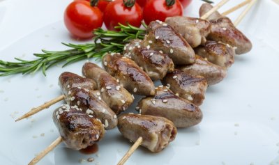 Marinovaná kachní srdíčka na grilu