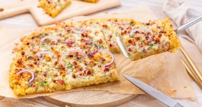 Rychlý bramborový koláč se slaninou a zakysanou smetanou