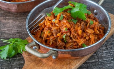 Orzo pilaf s boloňskou omáčkou