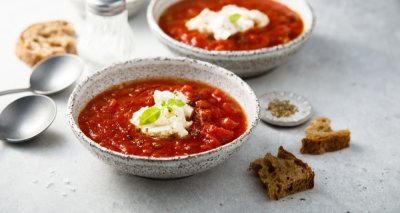 Rajčatová polévka s bulgurem a fetou