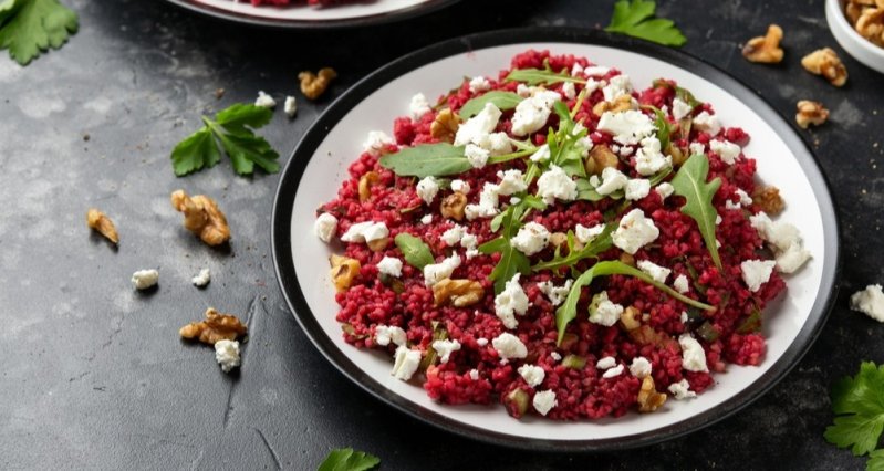 Bulgur s červenou řepou, nivou a ořechy