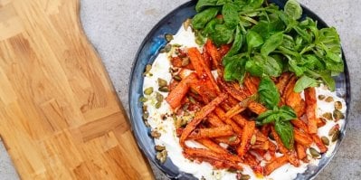 Pečená mrkev s chilli medem a tvarohem