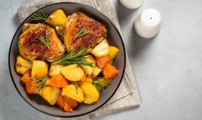 Pečené kuřecí čtvrtky s dýní a omáčkou