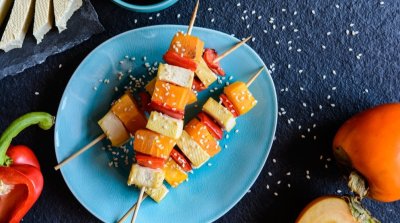Vegetariánské špízy s tofu a kaki