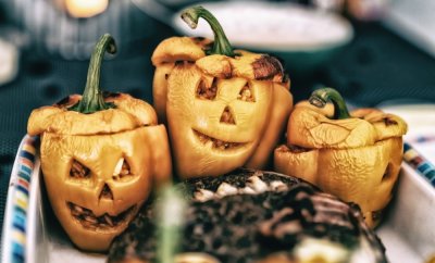 Halloweenské pečené papriky plněné masem