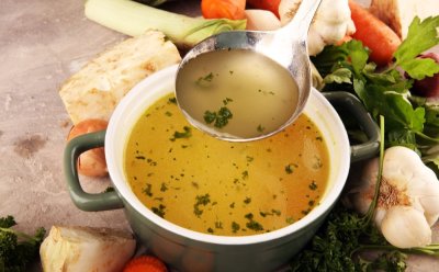 Domácí vývar z kostí