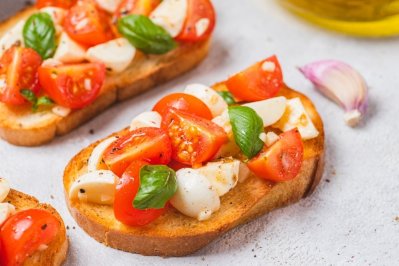 Bruschetta s bazalkovým pestem