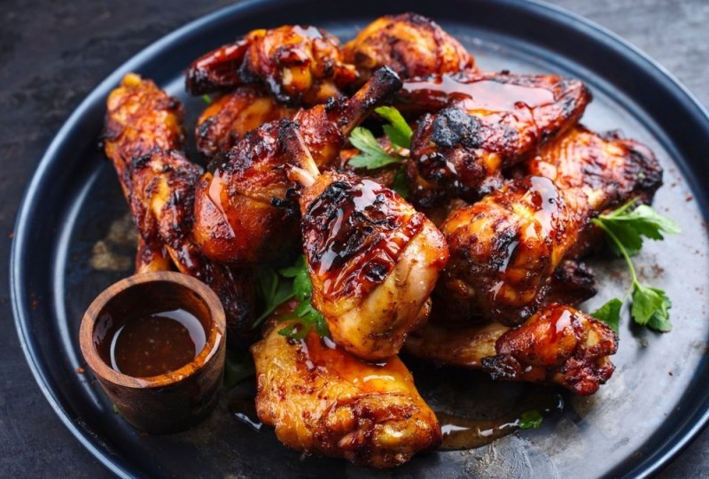 Pikantní kuřecí paličky s BBQ omáčkou