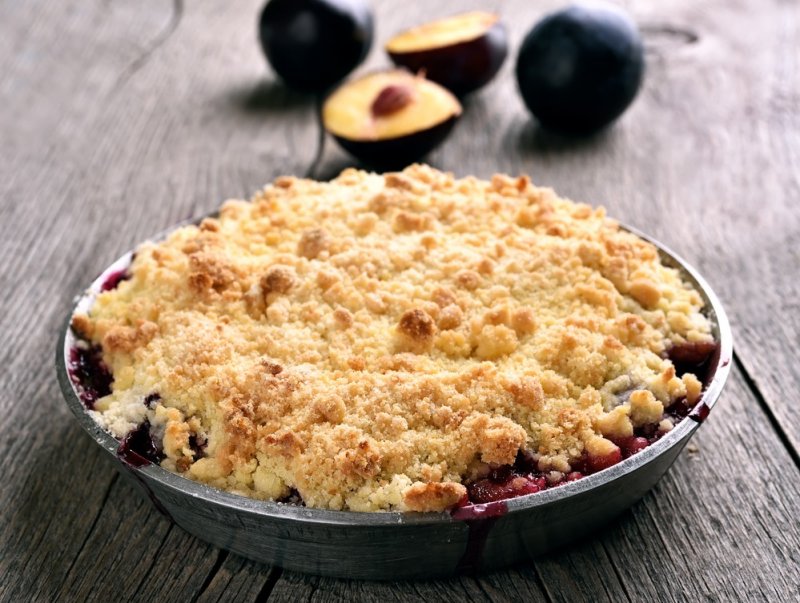 Švestkový crumble s makovou drobenkou