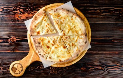 Pizza quattro formaggi