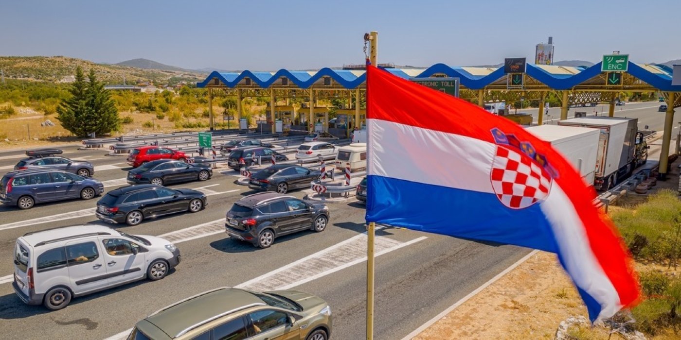 Auta a vlajka Chorvatska