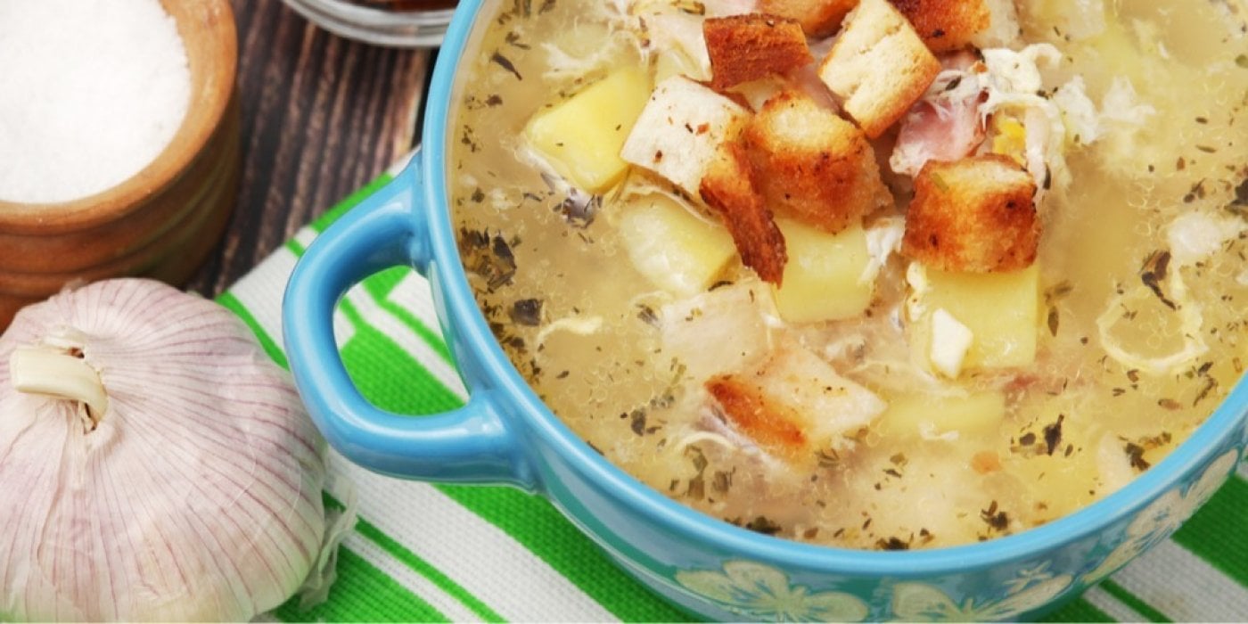 Česnečka v modrém hrnci