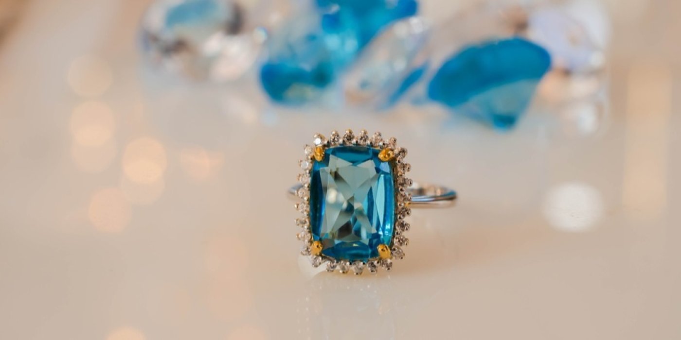 Prsten s akvamarínem