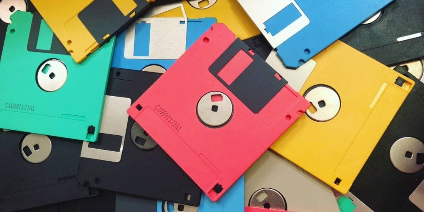 Barevné diskety na hromadě