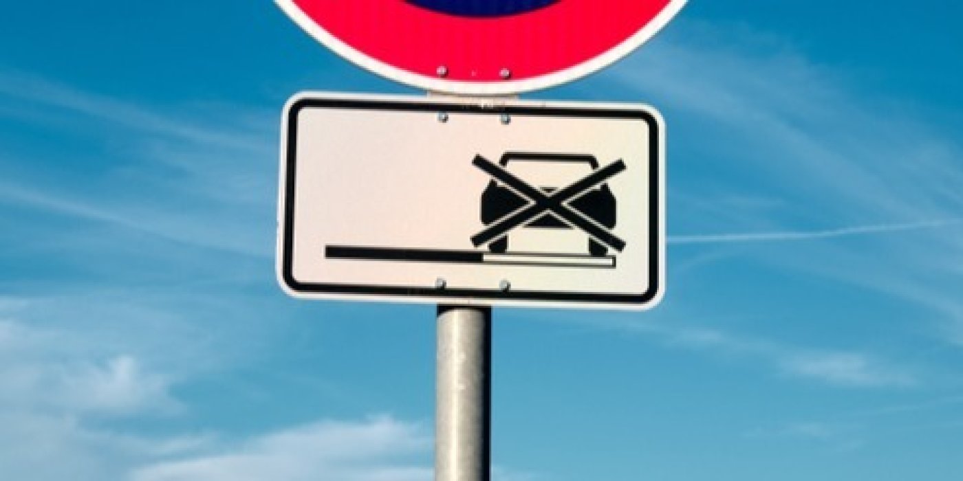 Neparkujte na krajnici