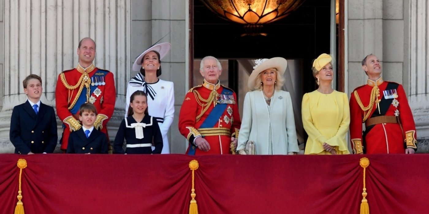 Britská královská rodina na balkoně