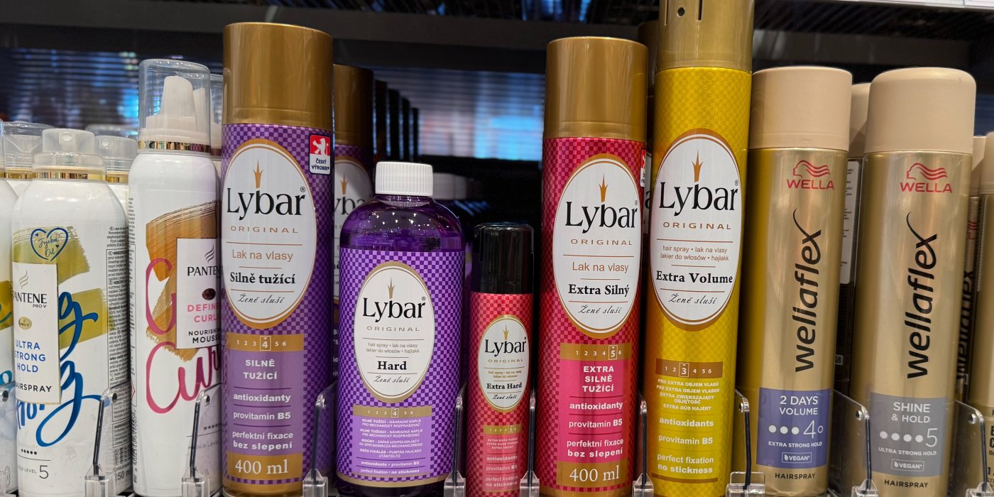 Produkty značky Lybar v regálu