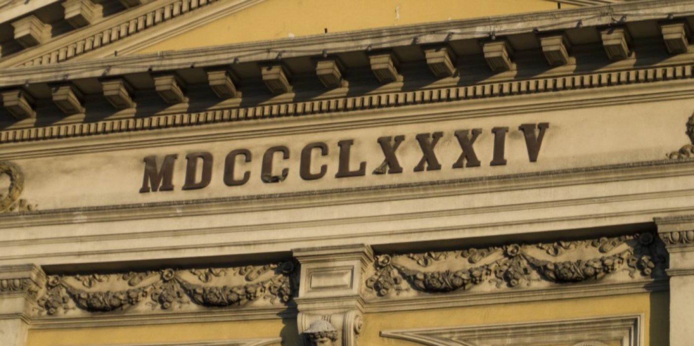Římské číslice na budově