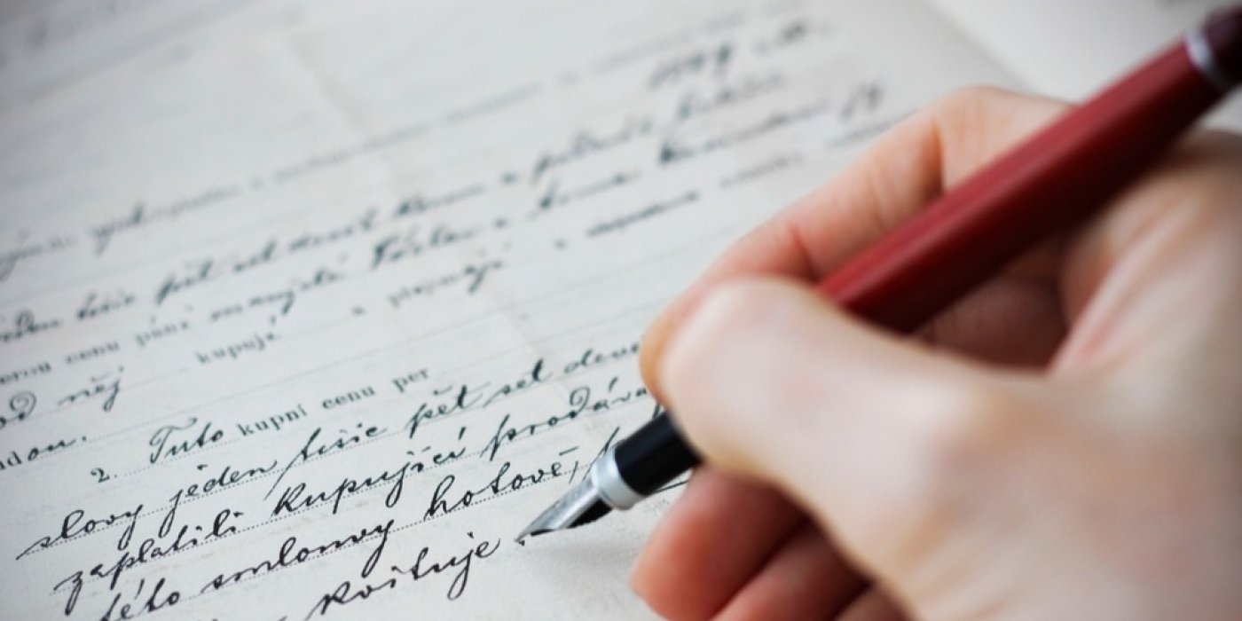 Ruka píše do šešitu